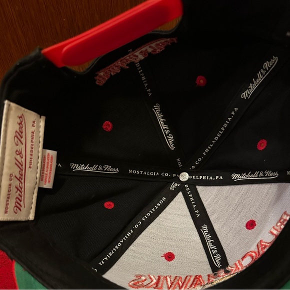 Chicago Blackhawks Snapback Hat - Picture 3 of 3